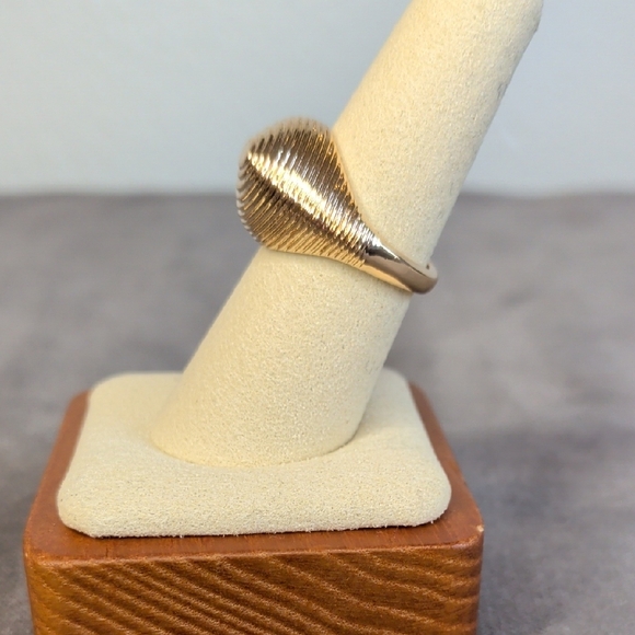 Shell-Texture Statement Ring - Goldtone Size 7 - Picture 3 of 10